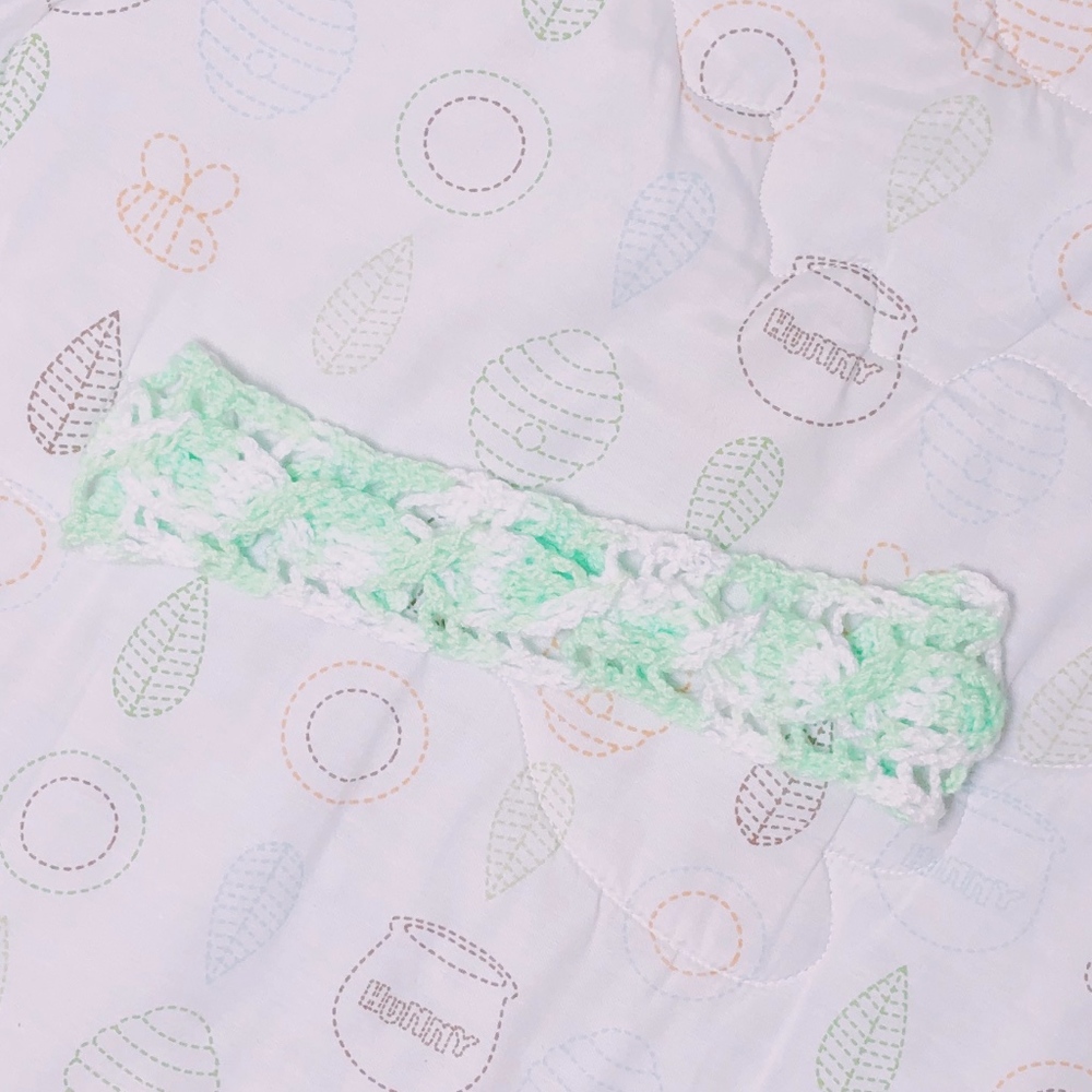 crochet tieback headband in green & white